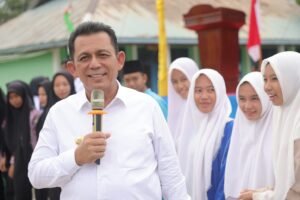 Di SMAN 1 Jemaja, Ansar: Kepri Butuh Generasi Tangguh dan Tidak Minder