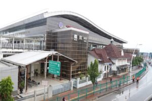 13 KA Keberangkatan Stasiun Gambir Berhenti di Stasiun Jatinegara