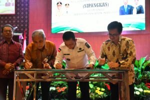 Gubernur Kepri Tandatangani Penerapan Aplikasi Online SP2D Online Terintegrasi CMS