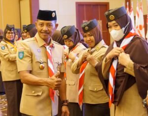 Sekdaprov Pimpin Ulang Janji dan Sematkan Lencana Pancawarsa kepada Kakak Kwarda Kepri