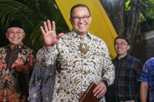 Anies Baswedan Bagi Gagasan di UI, Ganjar Pranowo-Prabowo Subianto Gandengan di Muktamar Sufi