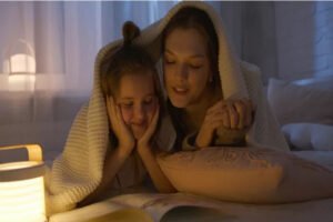 Mengarungi Dunia Imajinasi dan Pelajaran, Ini Rekomendasi Dongeng Sebelum Tidur Untuk Anak-Anak Usia Emas