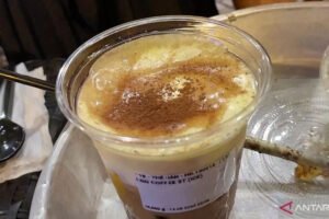Cara Menikmati Egg Coffee ala Anak Muda Vietnam
