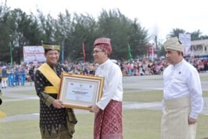 Kepala BI Kepri Menerima Penghargaan Tokoh Pengendali Inflasi Daerah Kepri 2023