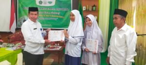 Kepala Kemenag Banjarbaru Beri Apresiasi dan Penghargaan Pada Para Penulis Muda