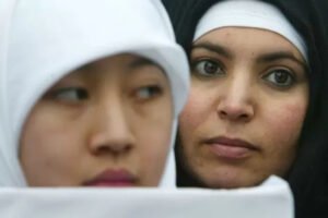 Selain Abaya, Prancis juga Larang Penggunaan Atribut Keagamaan Lainnya seperti Salib dan Kippah Yahudi