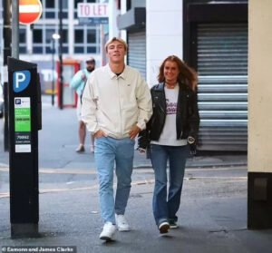 Rasmus Hojlund Debut Jalan-Jalan Malam