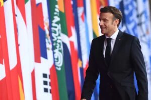 Macron Larang Bendera Rusia Berkibar pada Olimpiade Paris 2024
