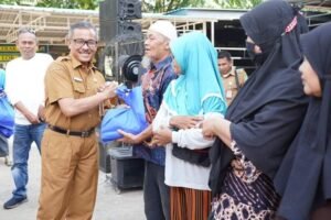 Sembako Murah Subsidi Sasar Warga Bengkong