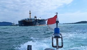 TNI AL Ikut Evakuasi MT Liberty Yang Kandas di Perairan Karimun