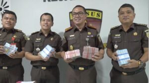 Terpidana Korupsi Serahkan Uang Hampir Setengah Miliar kepada Jaksa