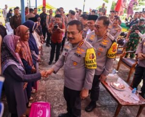 Komjen Pol Agus Andrianto Kunjungi Pulau Penyengat, Serahkan Sembako