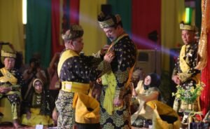 Wakapolri Diaunegari Gelar Adat Dato’ Seri Sakti Bhayangkara Utama oleh LAM Kepri