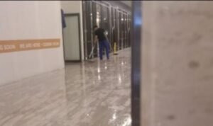 Plafon Indomaret di Meisterstadt Pollux Habibie Batam Ambruk