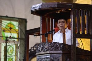 Gubernur Khutbah Jumat di Hadapan Wapres RI, Doakan Masyarakat Diberi Kesehatan