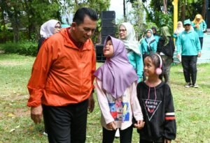 Gubernur Lepas Jalan Santai Dalam Rangka Reuni Akbar SMA Negeri 2 Tanjungpinang Tahun 2024