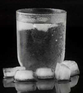 Minum Air Dingin Bikin Perut Buncit dan Badan Gemuk, Apakah Ini Mitos atau Benar-Benar Fakta? Simak Penjelasan Dokter