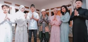 Dinar Candy Langsung pakai Gamis dan Berkerudung