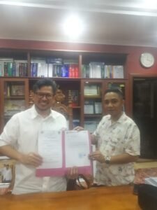 Ketua DPRD-Dekan Fisip Unrika Teken MoU