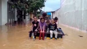Diguyur Hujan Sebentar, Banjir Sepinggang di Tembesi Tower