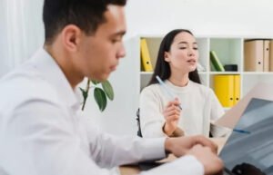 Anda Terkesan Angkuh dan Sombong, Salah Satunya Mengangkat Alis