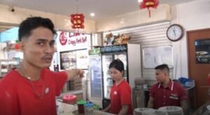 Wah! Sapi Lepas Tali Keluar-Masuk Kedai Kopi di Batam