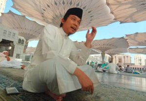 Dzakwan Aisy Fajar Azhari Jadi Penerjemah Khotbah Jumat di Masjid Nabawi, Hadapi Tantangan ketika Khatib Tiba-Tiba Improvisasi saat Khotbah
