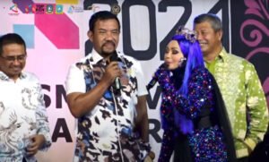 Malam Puncak Dimeriahkan Iyet Bustami – Guntur Sakti Apresiasi Kemeriahan Folklore Internasional Festival Padang Melang 2024 Anambas