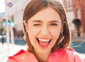 Tanda Perempuan Jatuh Cinta pada Pria Melalui Pesan WhatsApp
