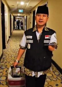 Hanya dengan Satu Tangan, Rahmat Masih Bisa Layani Jamaah Haji asal Indonesia