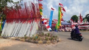 Pedagang Aksesoris HUT Kemerdekaan RI ke-79 Akui Banyak Order dari Warga Perumahan