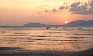 Keindahan Alam Pantai Padang Melang Membayar Kepenatan Setelah Berlayar Tujuh Jam