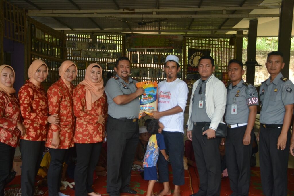 Rutan Batam Bagikan Paket Sembako di Panti Asuhan