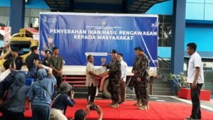 Hasil Pengawasan PSDKP Batam, Ikan 4 Ton Dibagikan ke Masyarakat