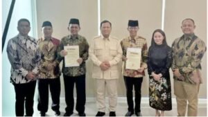 Datang ke Batam, Prabowo Serahkan SK Rekomendasi pada Ansar-Nyanyang dan Amsakar-Li Claudia