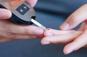 Ini Panduan Cek Kadar Gula Darah Berdasar Usianya