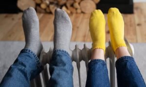 Jangan Anggap Sepele Kebiasaan ini, Memakai Kaos Kaki Saat Tidur, Simak Penjelasannya