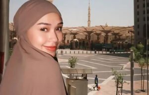Selegram Lula Lahfah Minta Maaf setelah Diteriaki Haram saat Pegang Rokok Elektrik di Madinah
