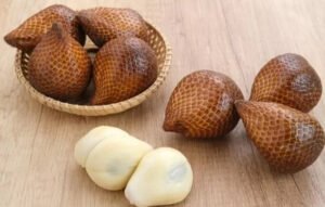 Mungkin Anda Baru Tahu, Inilah Manfaat Besar Buah Salak Bisa Mencegah Pikun