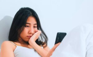 Mulai sekarang Saat Pagi Jangn Langsung Melihat Medsos, Kesalahan Rutinitas Yang Bisa Menurunkan Mood