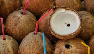 Tidak Boleh Membawa Kelapa dalam Pesawat, Jadi Barang yang Berbahaya di Penerbangan?