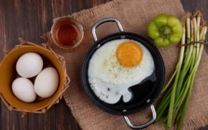 Salah Satu Manfaat Menkonsumsi Telur Tiap Hari Adalah Mencegah Katarak, Buktikan!