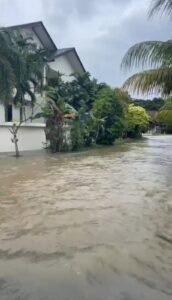 Hujan Turun, Sejumlah Wilayah di Batam Terendam Banjir Setinggi Orang Dewasa