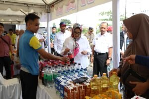 Plt Gubernur Marlin Dorong Program untuk Pengendalian Inflasi saat Meninjau Gerakan Pangan Murah
