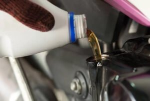 Lagi Viral Motor Matic Pakai Oli Mesin Diesel, Tapi Ketahui Dampak Jangka Panjangnya