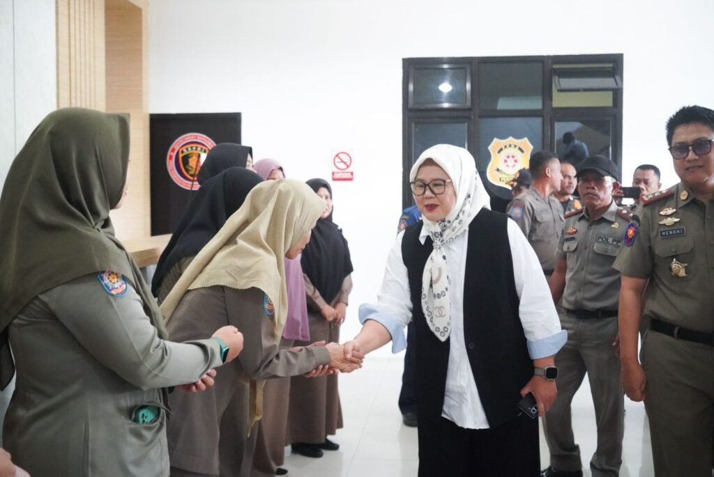Tukang Kue Naik “Jabatan” Jadi Plt Gubernur Kepri