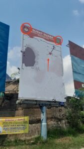 Berserak Baliho Tanda Coblos Paslon Berlogo KPU dan Pemko Batam, Pesan Dukungan?