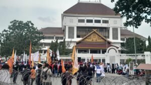 Gelar Demo, Buruh Batam Tuntut Kenaikan UMK 30 Persen Tahun 2025