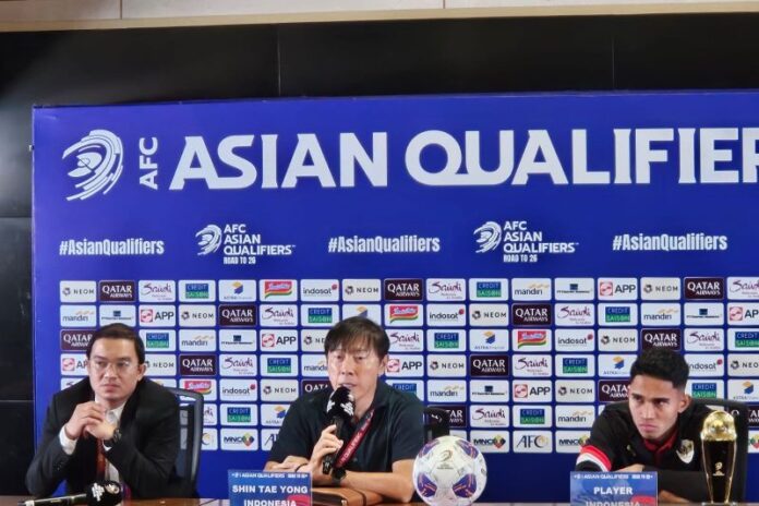 Pelatih timnas Indonesia Shin Tae-yong saat memberikan keterangan pers usai pertandingan melawan Arab Saudi