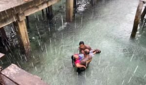 Polisi Anambas Selamatkan Warga Tercebur ke Laut